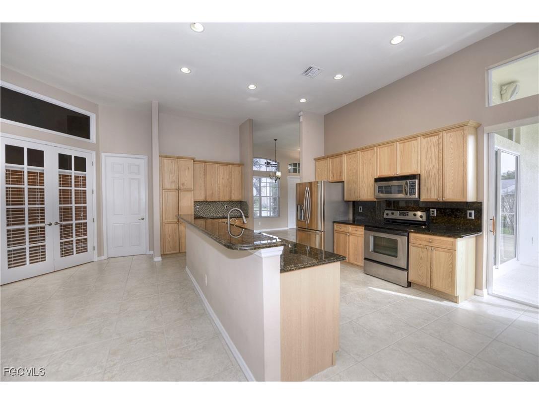 522 SE 13th Street Cape Coral FL 33990 2025023182 image8