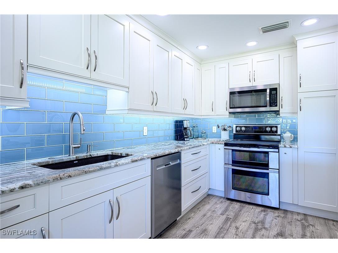 522 Wildwood Lane #522 Naples FL 34105 225059603 image9