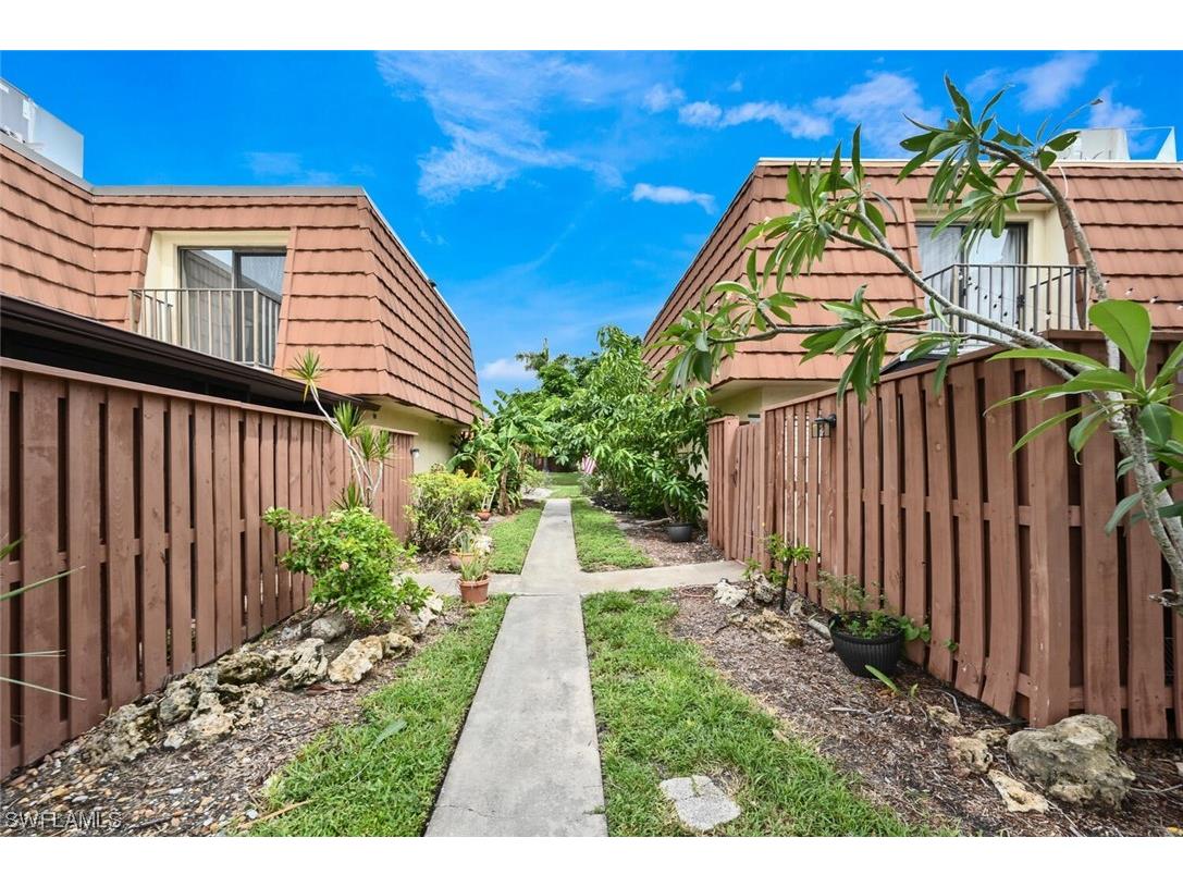 5223 Cedarbend Drive #2 Fort Myers FL 33919 223055194 image1