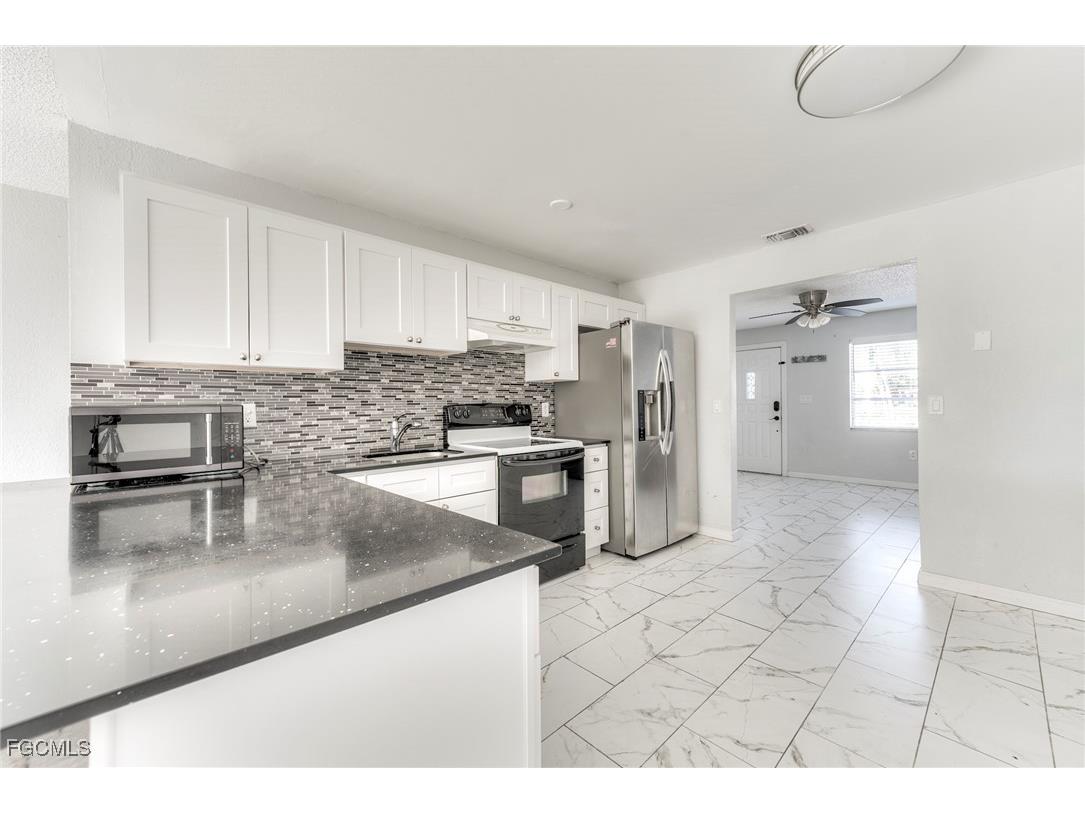 5227 Coronado Parkway #1 Cape Coral FL 33904 2025020058 image1