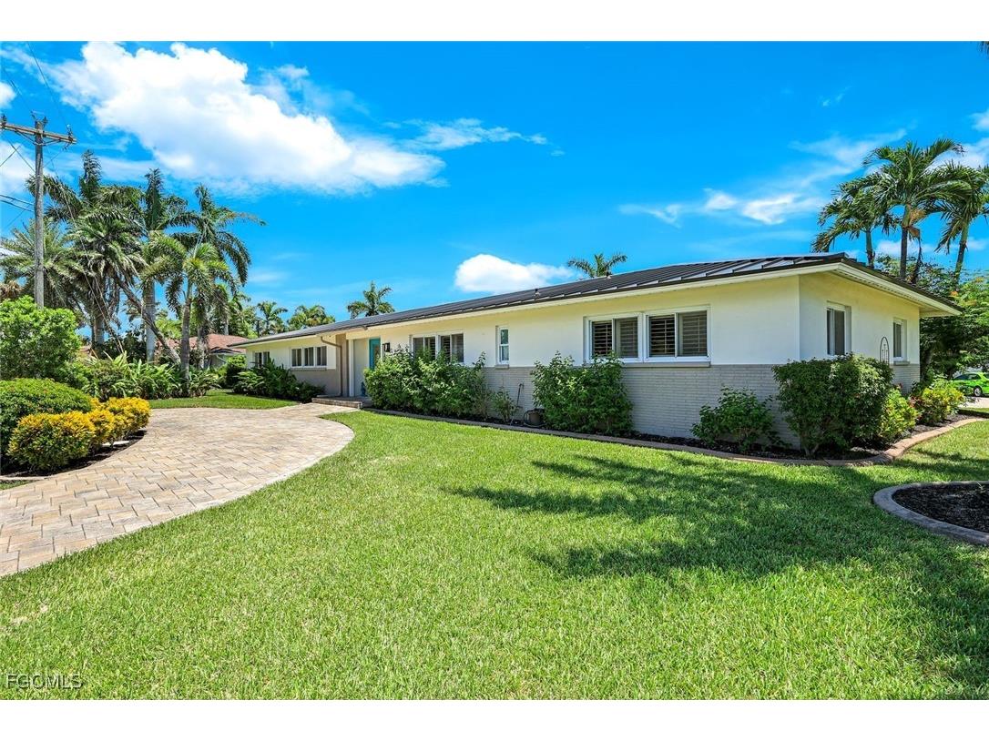 5237 Del Prado Boulevard S Cape Coral FL 33904 2025004337 image1