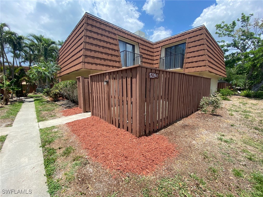 5239 Cedarbend Drive #1 Fort Myers FL 33919 225051981 image1