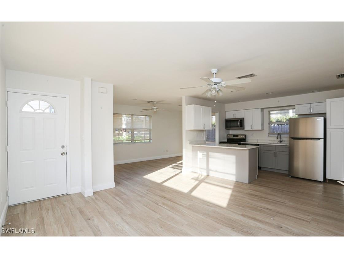 524 97th Avenue N #B Naples FL 34108 225082349 image1