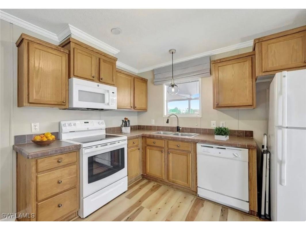 524 Menton Lane Naples FL 34112 225045207 image2