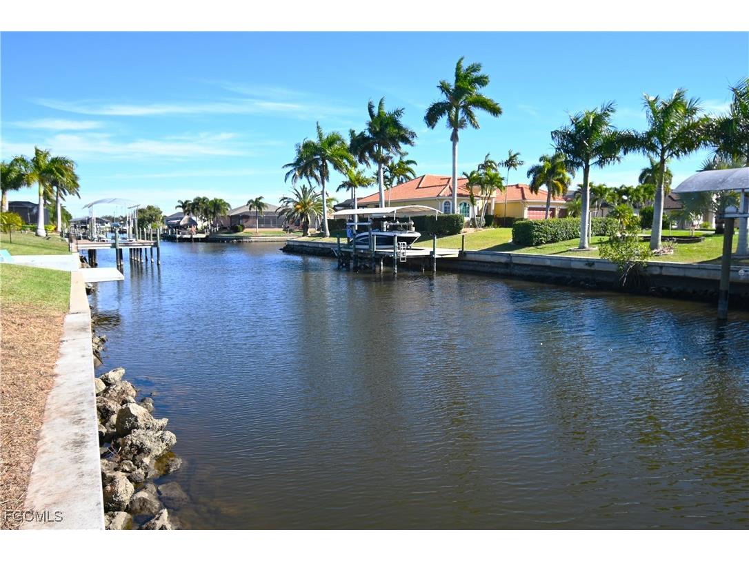 524 Mohawk Parkway Cape Coral FL 33914 2026003369 image1