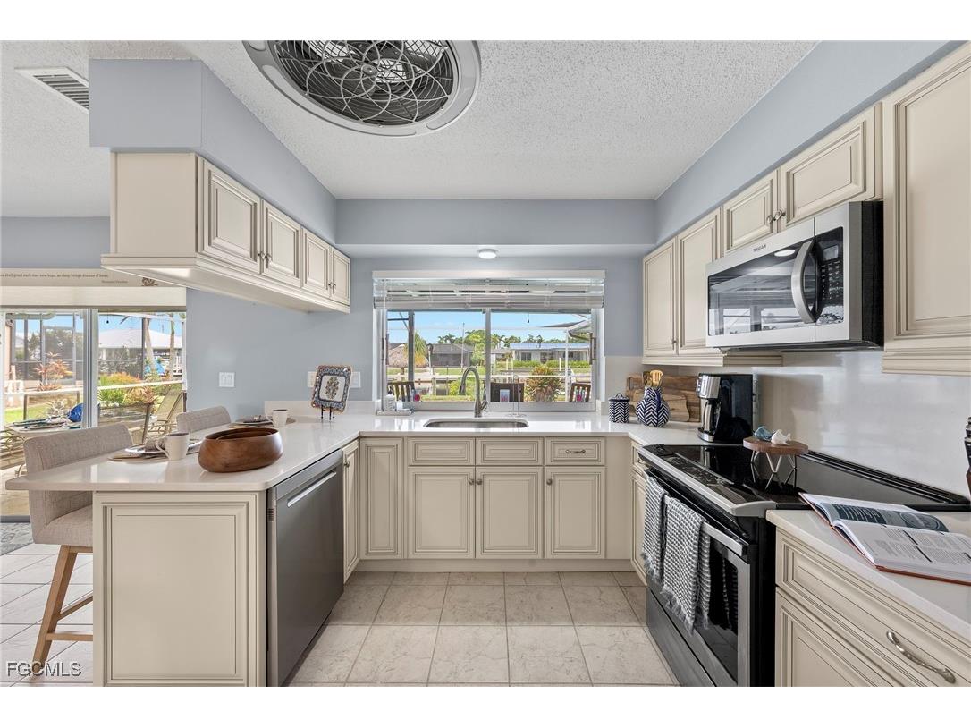 5240 SW 2nd Place Cape Coral FL 33914 2025009768 image11