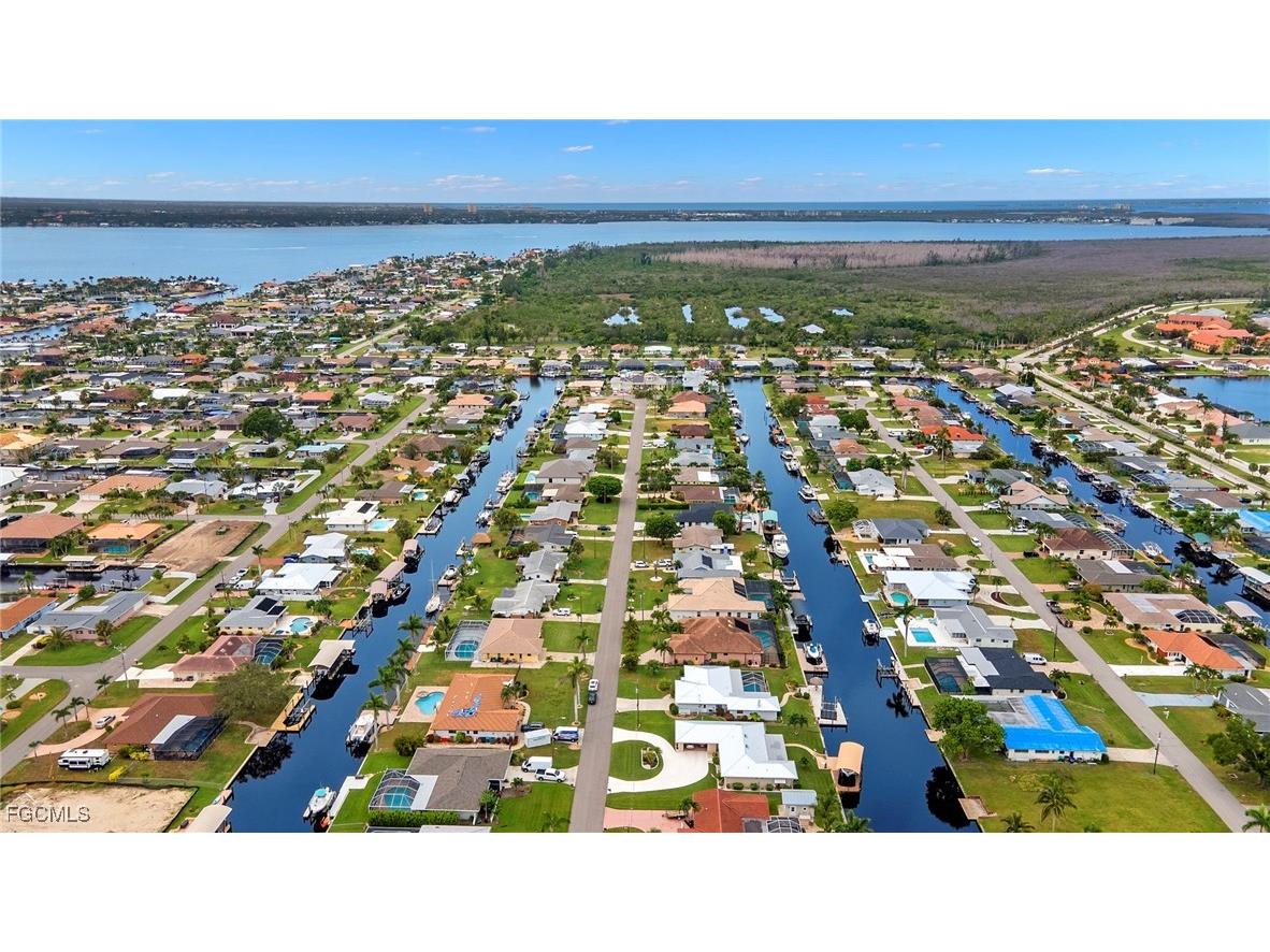 5240 SW 2nd Place Cape Coral FL 33914 2025009768 image38