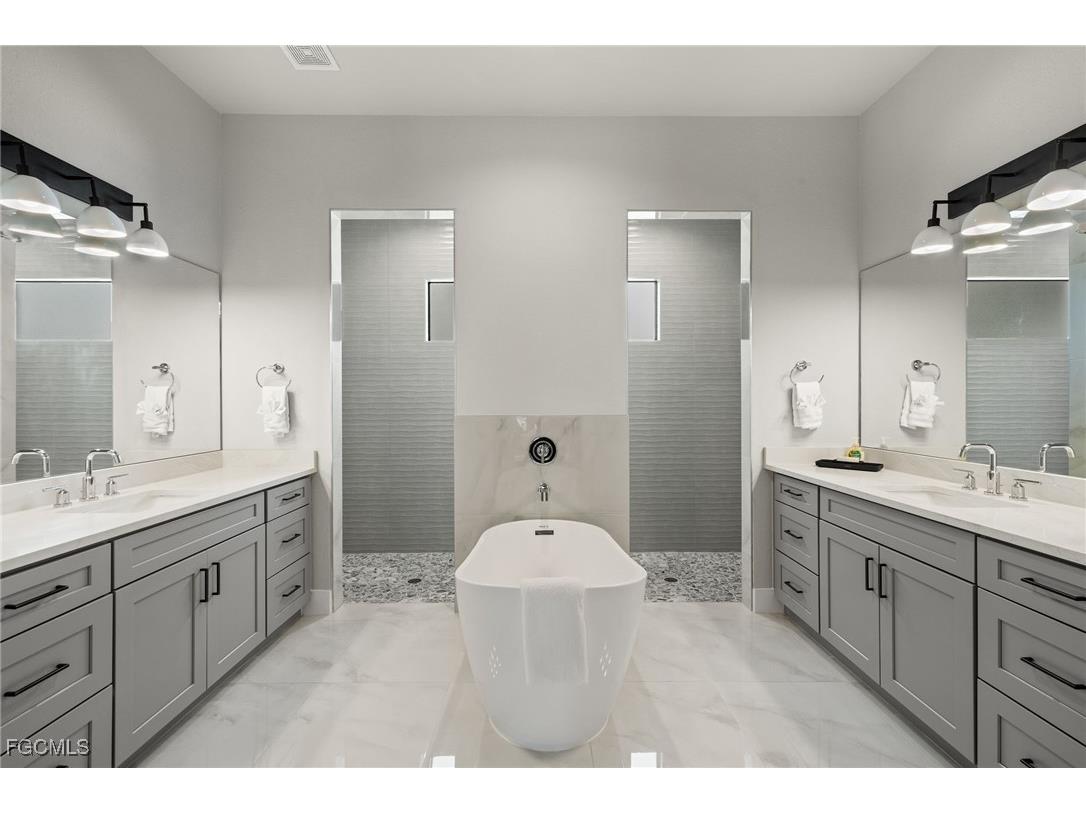 5240 Tower Drive Cape Coral FL 33904 2025009832 image24