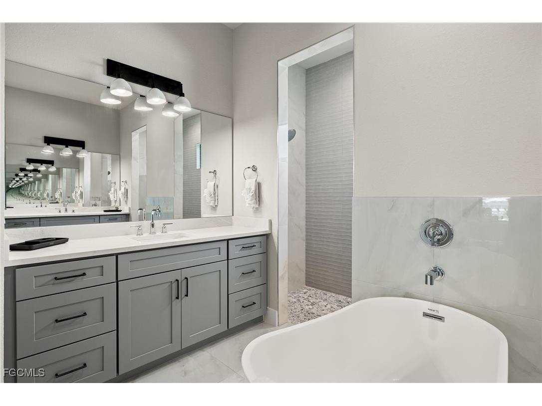 5240 Tower Drive Cape Coral FL 33904 2025009832 image25