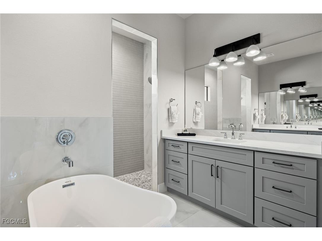 5240 Tower Drive Cape Coral FL 33904 2025009832 image26