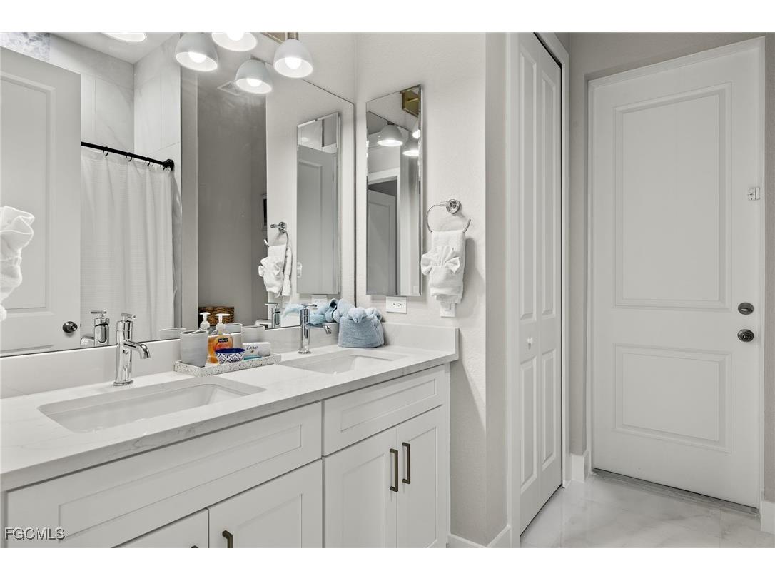 5240 Tower Drive Cape Coral FL 33904 2025009832 image33