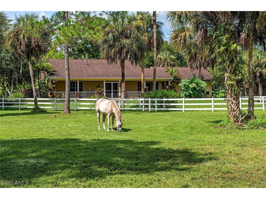 525 5th Street NW Naples FL 34120 224063218 image1