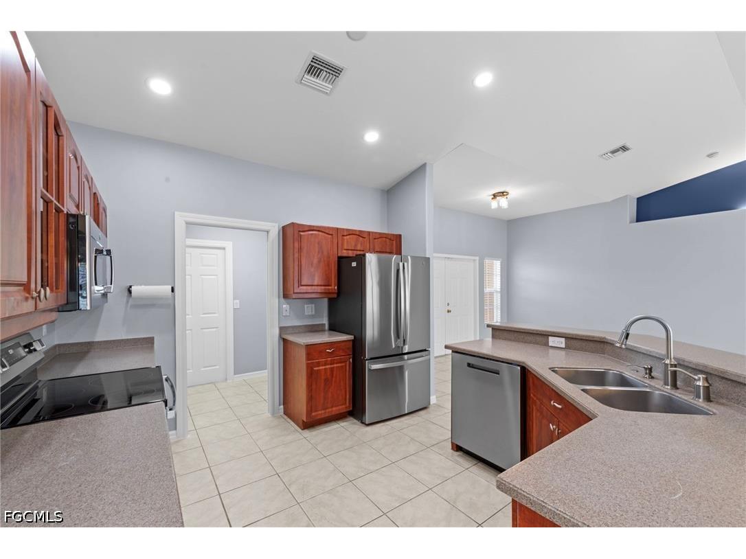 525 NE 6th Avenue Cape Coral FL 33909 2026017735 image12