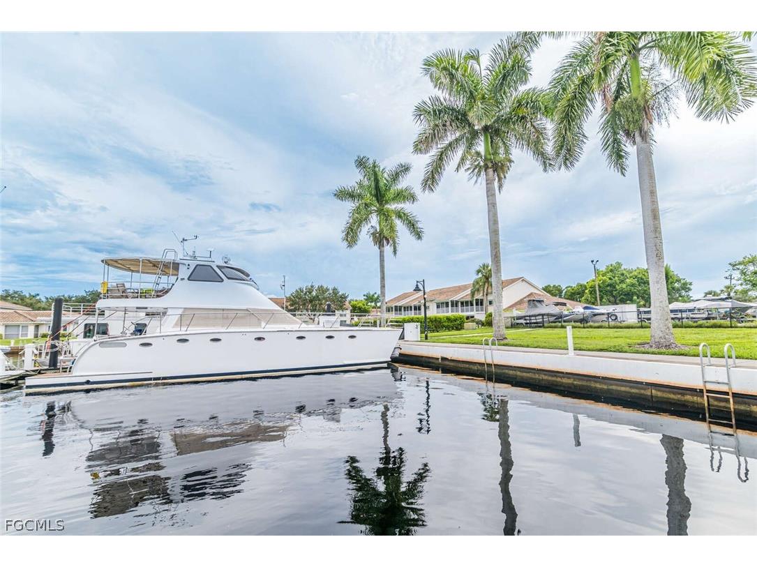 525 Newport Drive Naples FL 34114 2026010953 image1