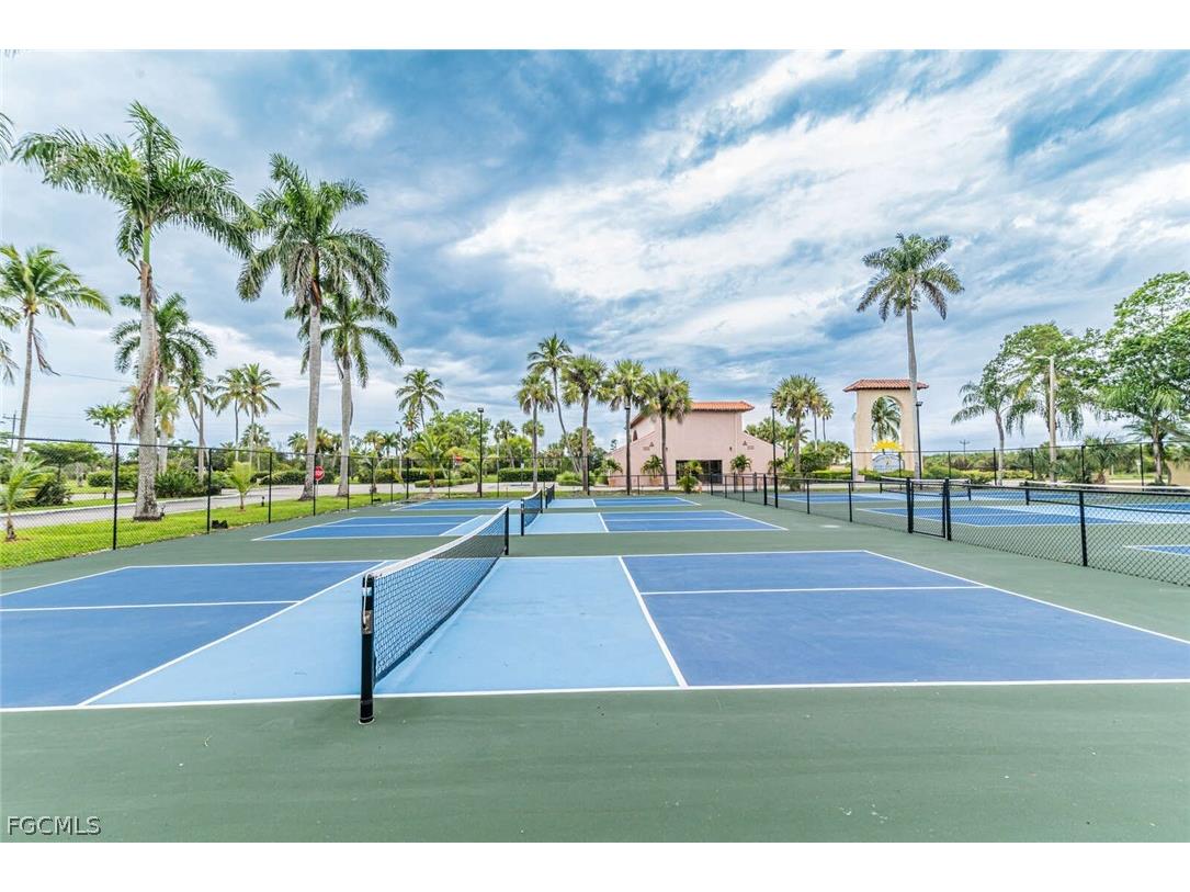 525 Newport Drive Naples FL 34114 2026010953 image6