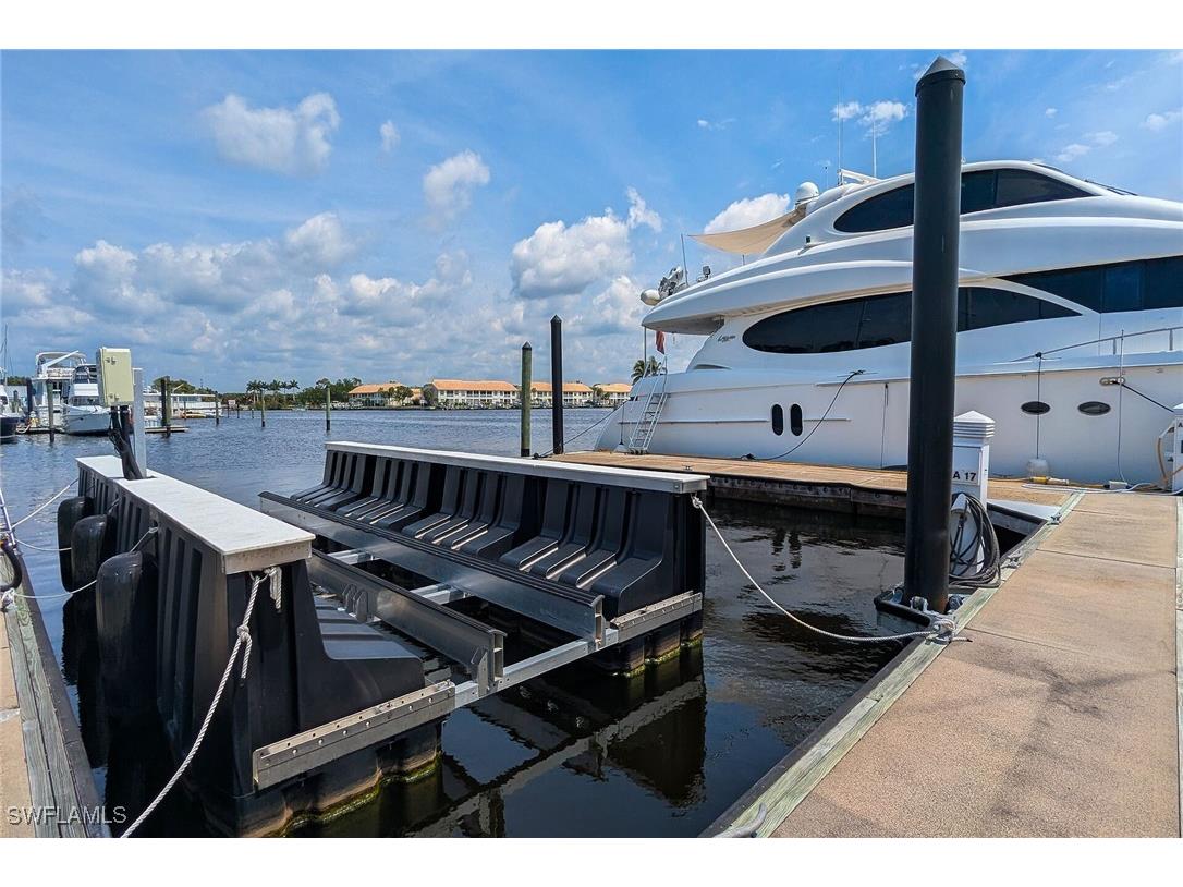 525 Newport Drive Naples FL 34114 225031082 image1