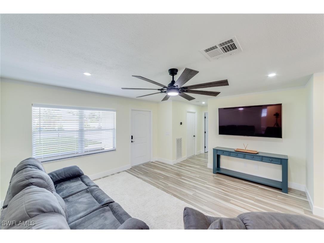 525 SE 11th Court Cape Coral FL 33990 225080354 image8