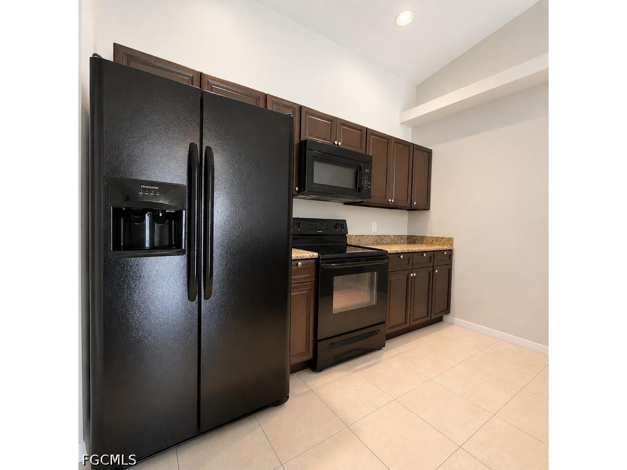 525 SE 4th Terrace Cape Coral FL 33990 2026031502 image3
