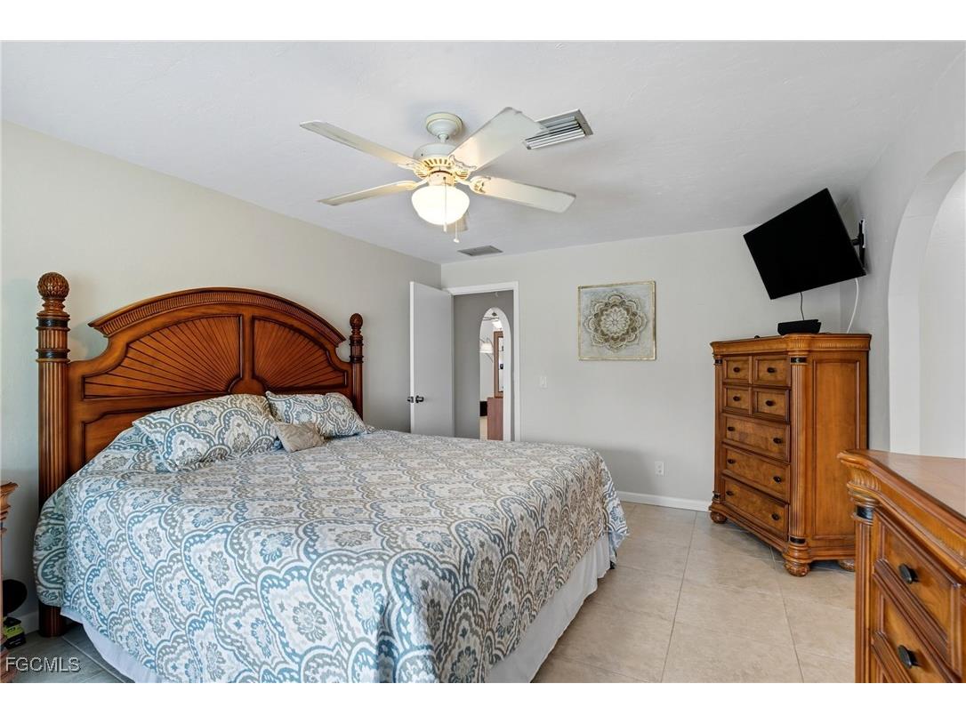 5252 Seminole Court Cape Coral FL 33904 2025009877 image23
