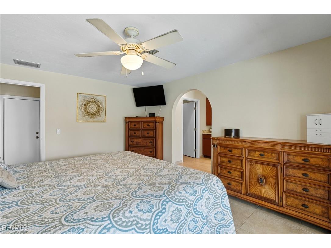 5252 Seminole Court Cape Coral FL 33904 2025009877 image24