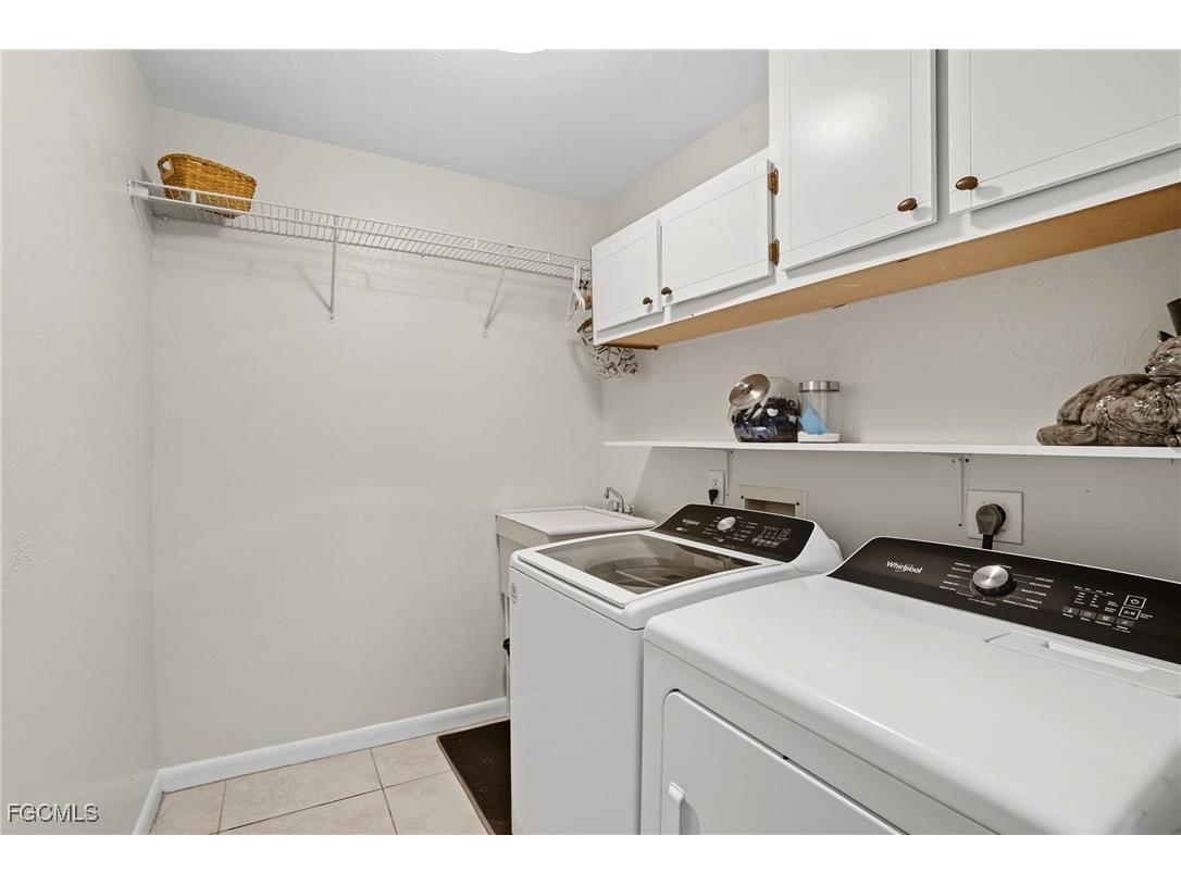 5252 Seminole Court Cape Coral FL 33904 2025009877 image34