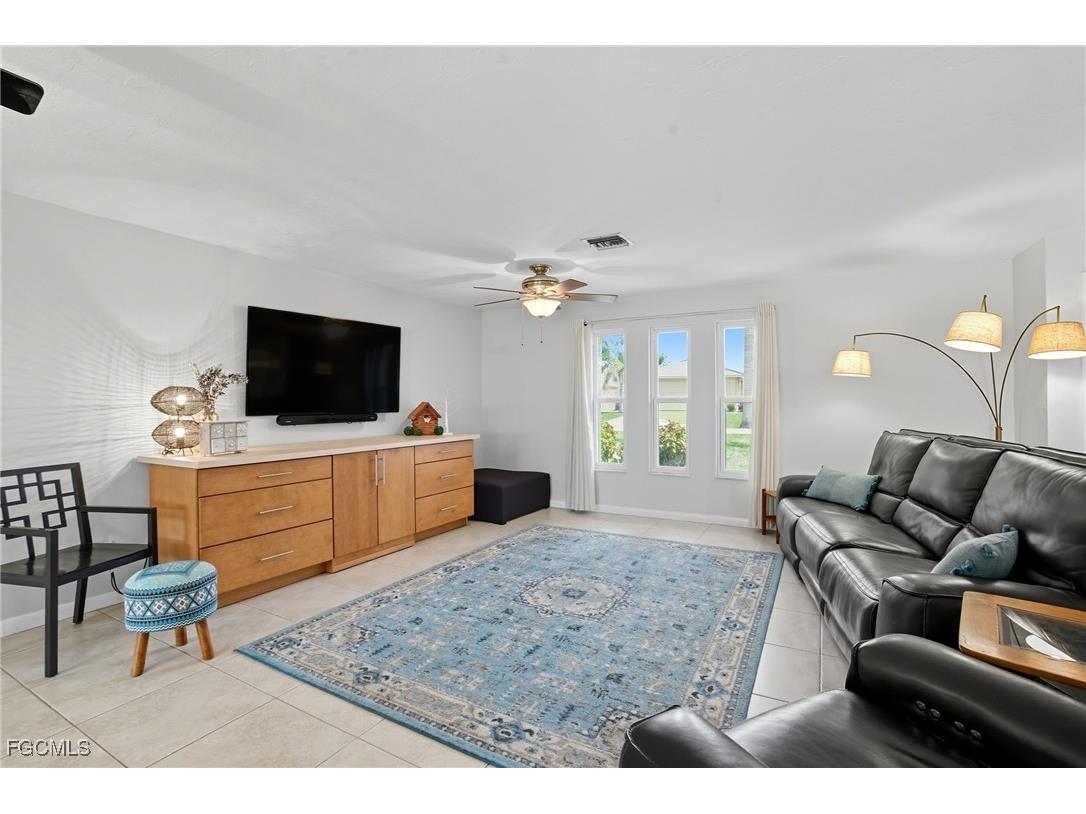 5252 Seminole Court Cape Coral FL 33904 2025009877 image4