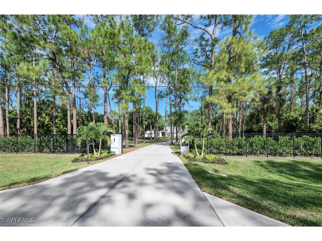 5253 Sycamore Drive Naples FL 34119 225076528 image2