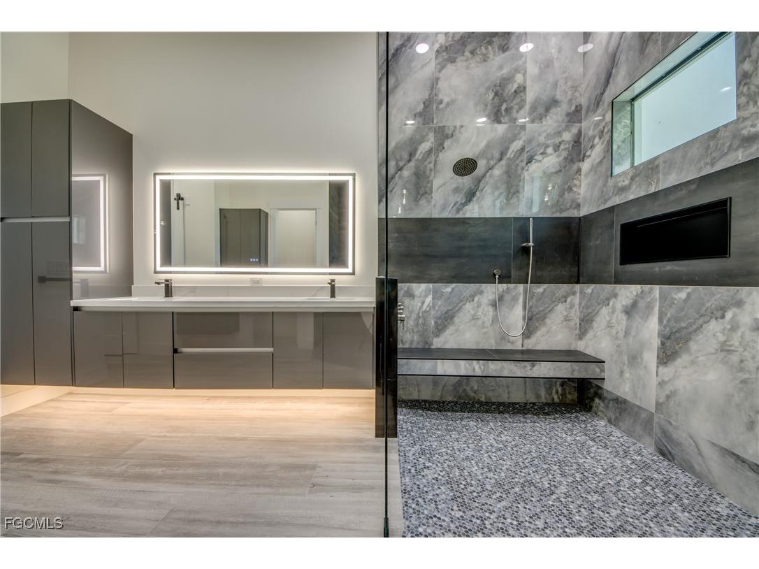 5254 Tamiami Court Cape Coral FL 33904 2025023202 image28