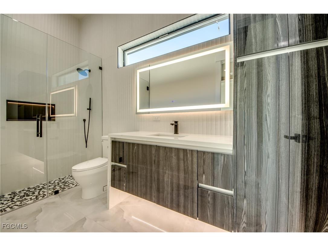 5254 Tamiami Court Cape Coral FL 33904 2025023202 image31