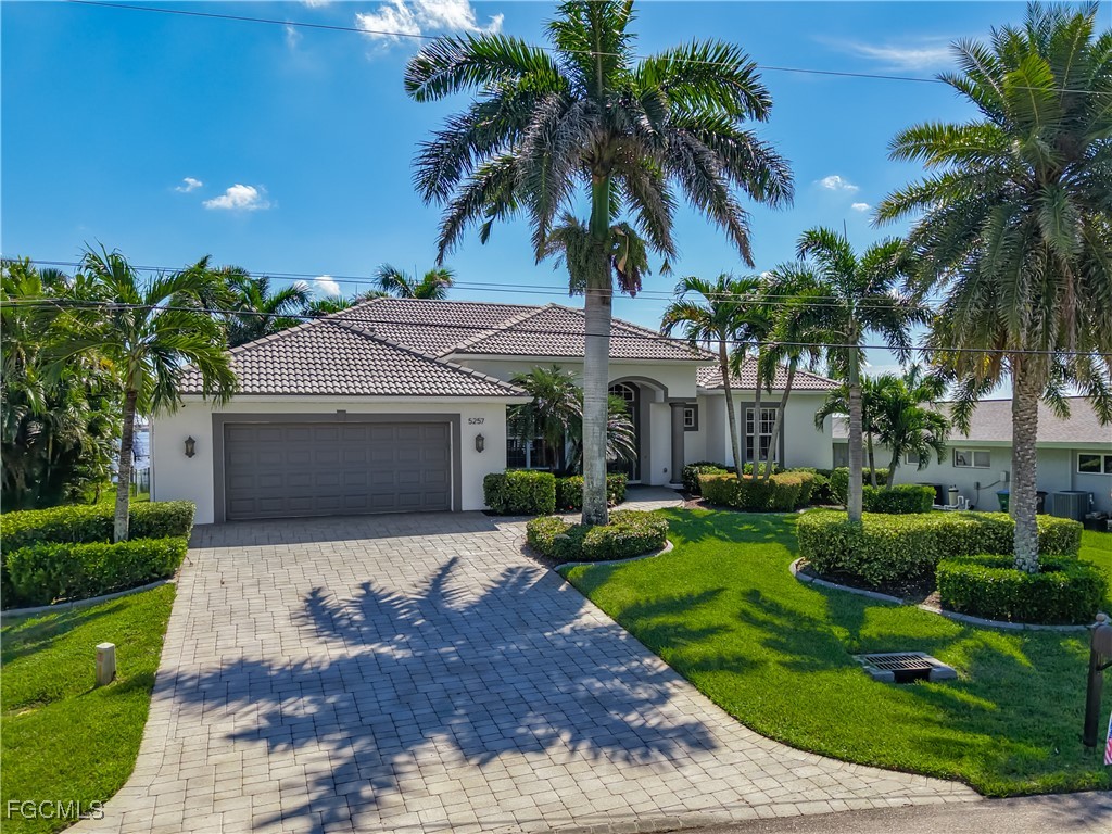 5257 Nautilus Drive Cape Coral FL 33904 2025010676 image1