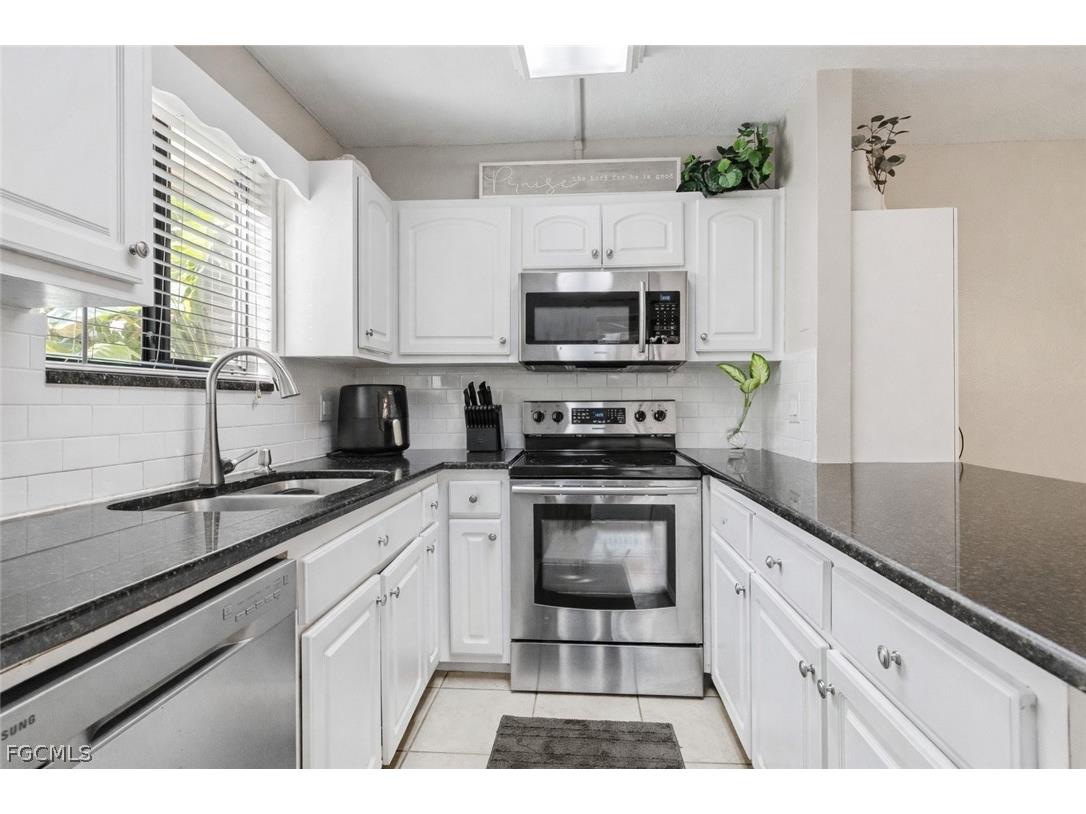 5258 Cedarbend Drive #2 Fort Myers FL 33919 2026009301 image1