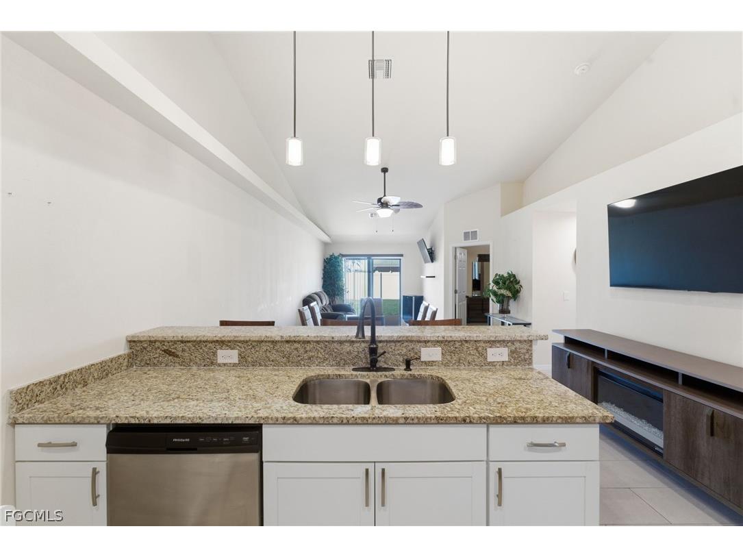 526-528 SE 5th Place Cape Coral FL 33990 2026009807 image17