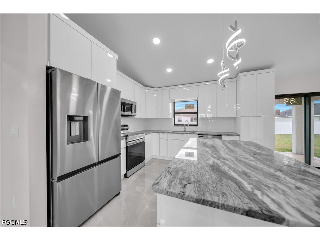 526 Kismet Parkway W Cape Coral FL 33993 2026018954 image10