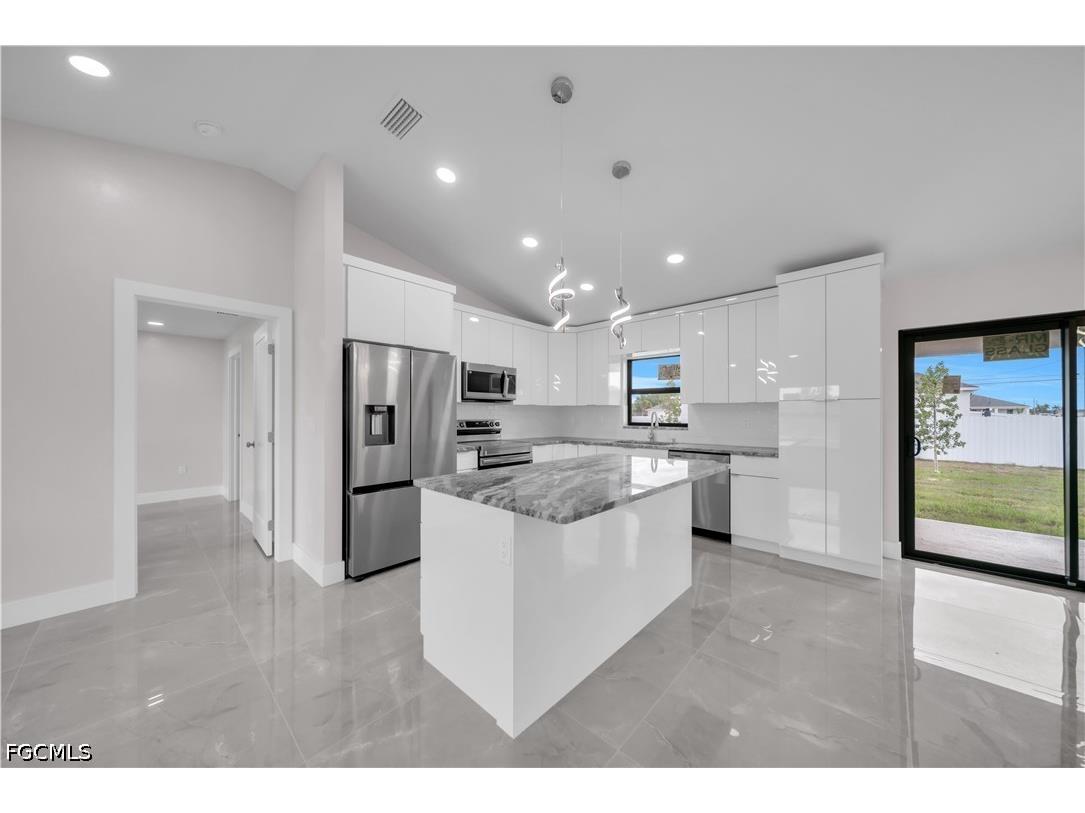 526 Kismet Parkway W Cape Coral FL 33993 2026018954 image7