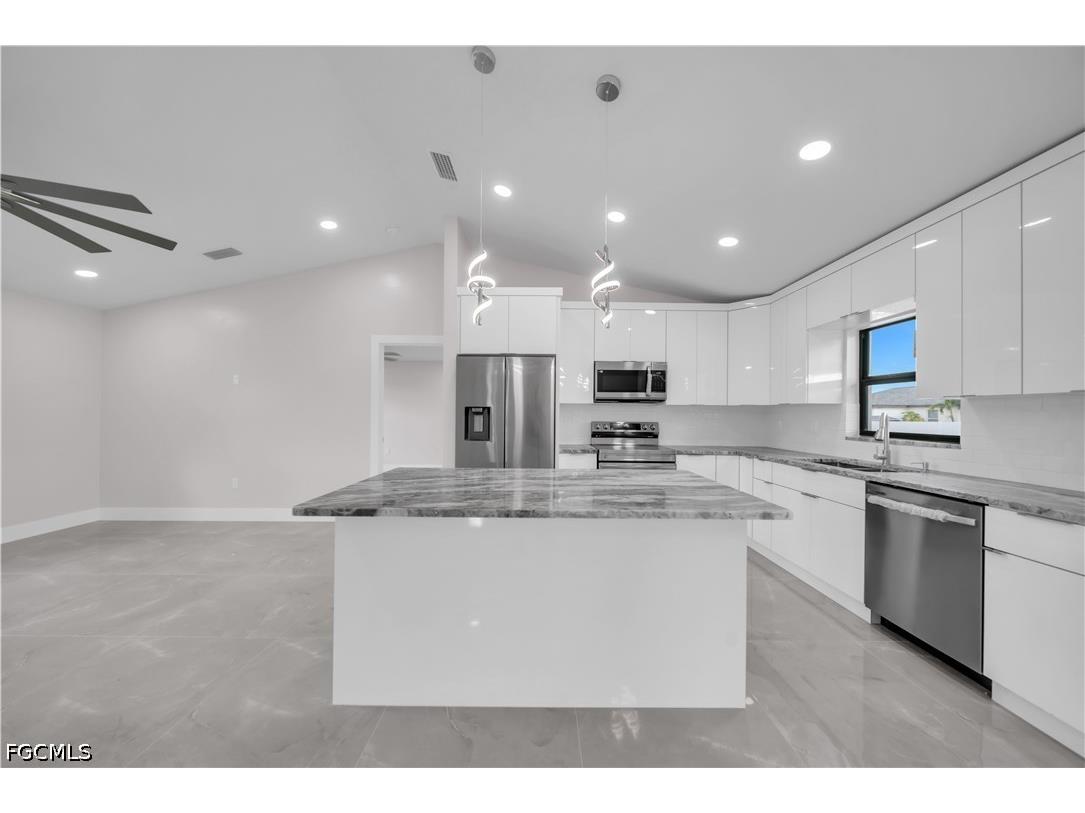 526 Kismet Parkway W Cape Coral FL 33993 2026018954 image8
