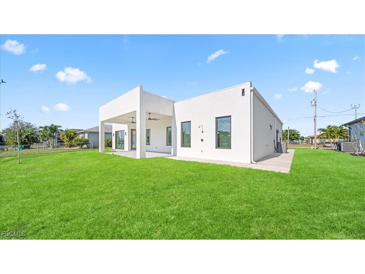 526 SE 4th Street Cape Coral FL 33990 2025020228 image12