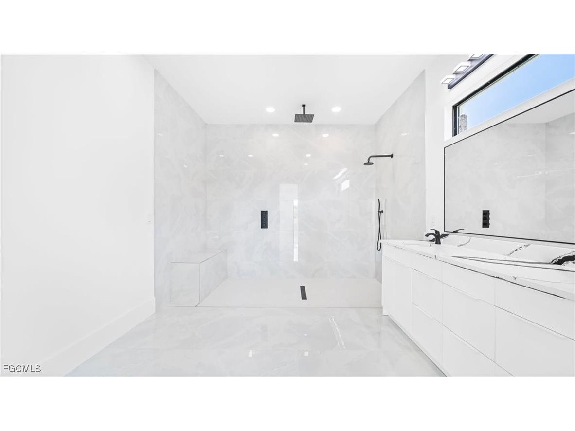 526 SE 4th Street Cape Coral FL 33990 2025020228 image13