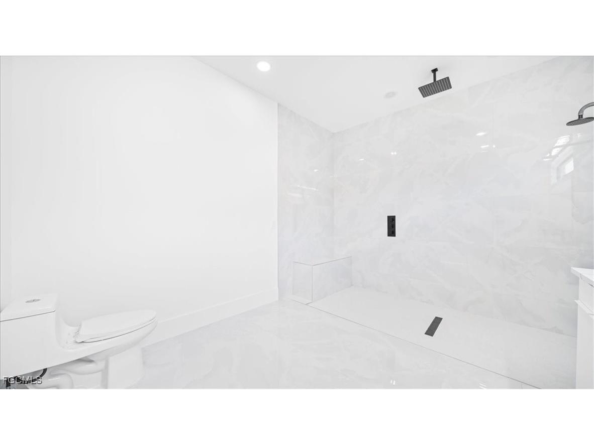 526 SE 4th Street Cape Coral FL 33990 2025020228 image15