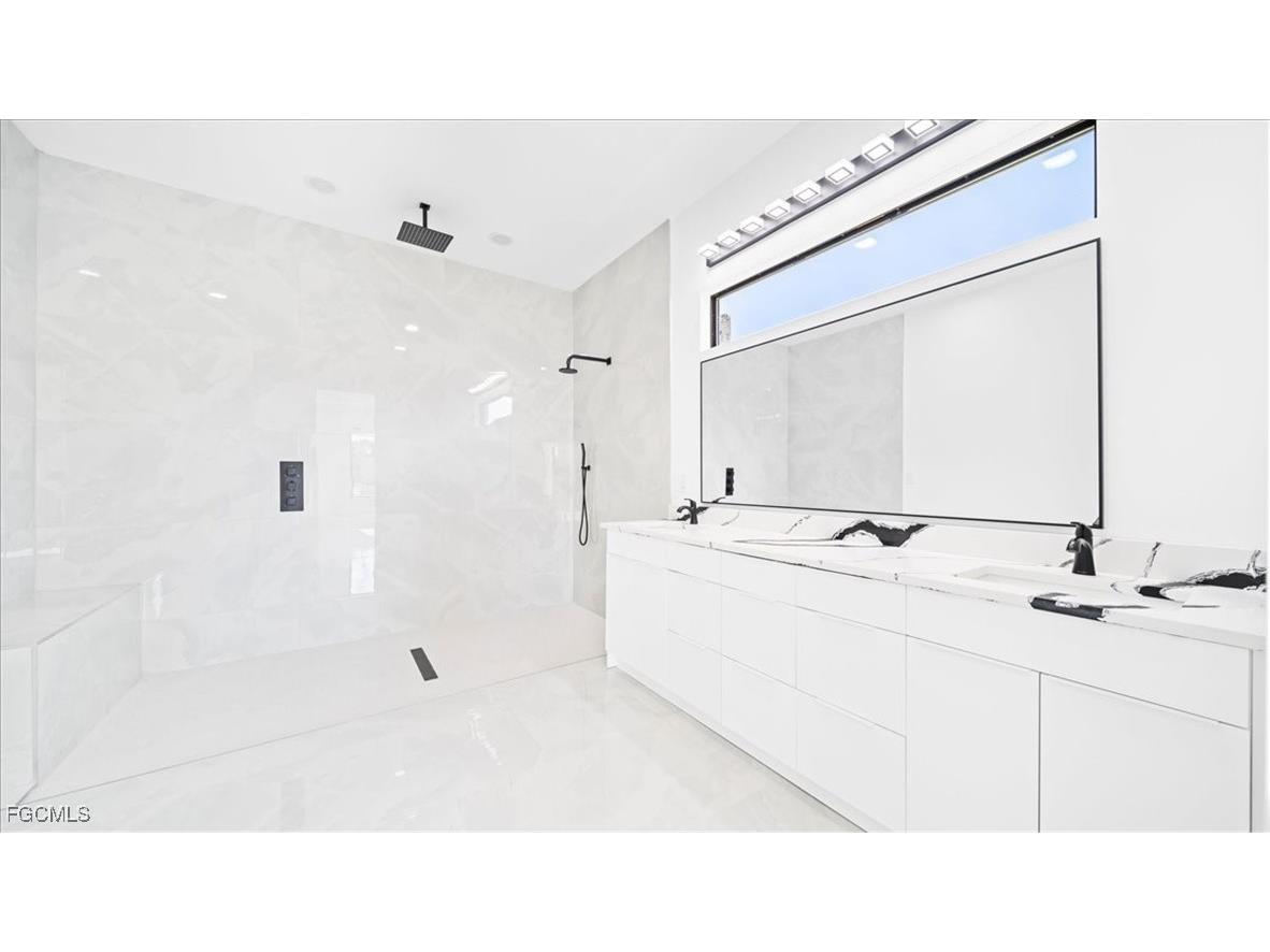 526 SE 4th Street Cape Coral FL 33990 2025020228 image17