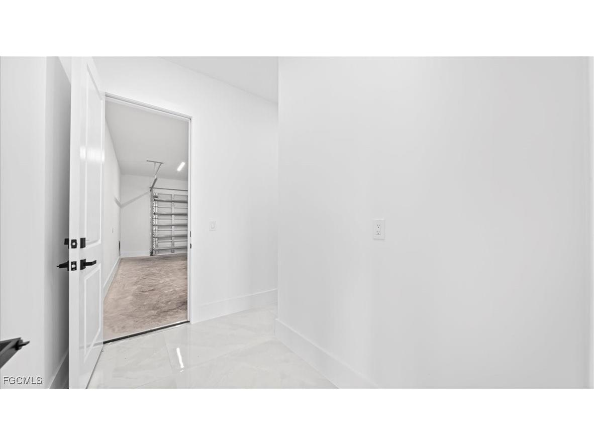 526 SE 4th Street Cape Coral FL 33990 2025020228 image22