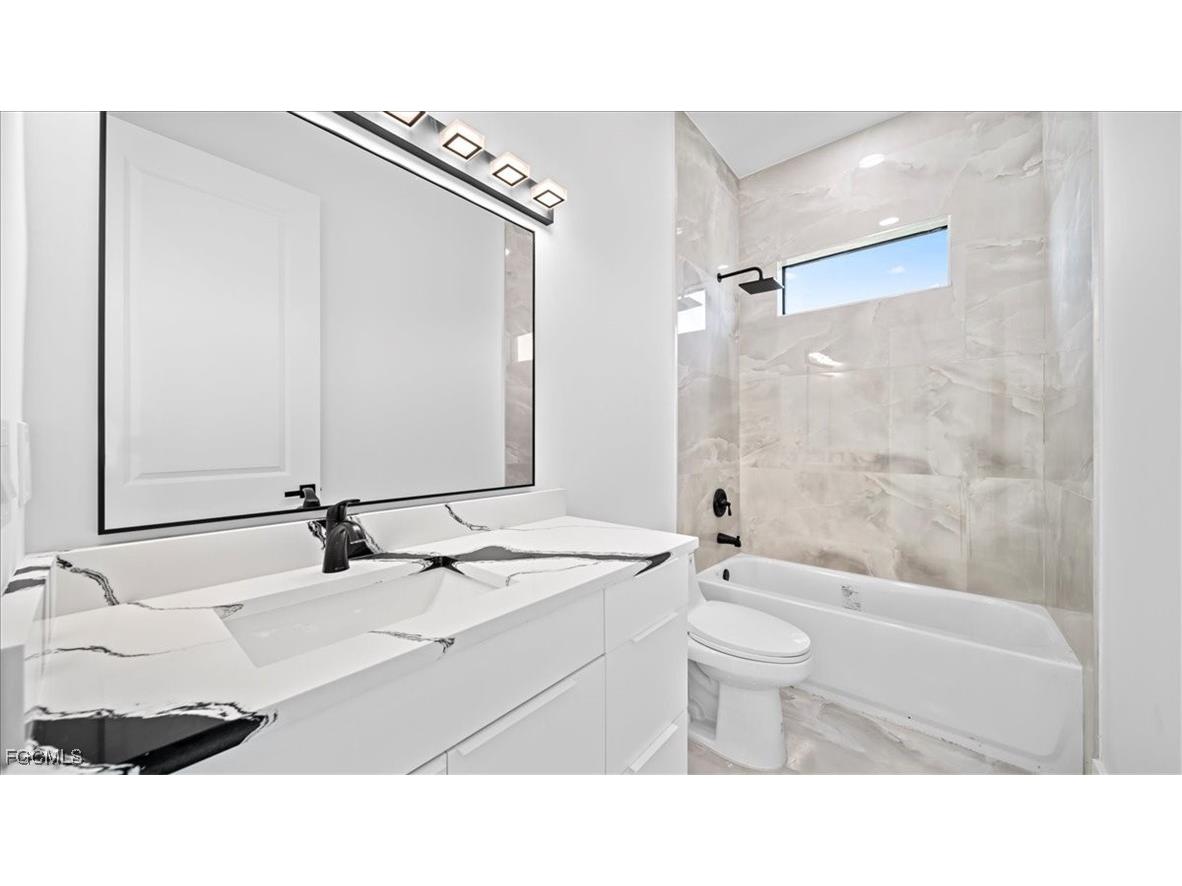 526 SE 4th Street Cape Coral FL 33990 2025020228 image24