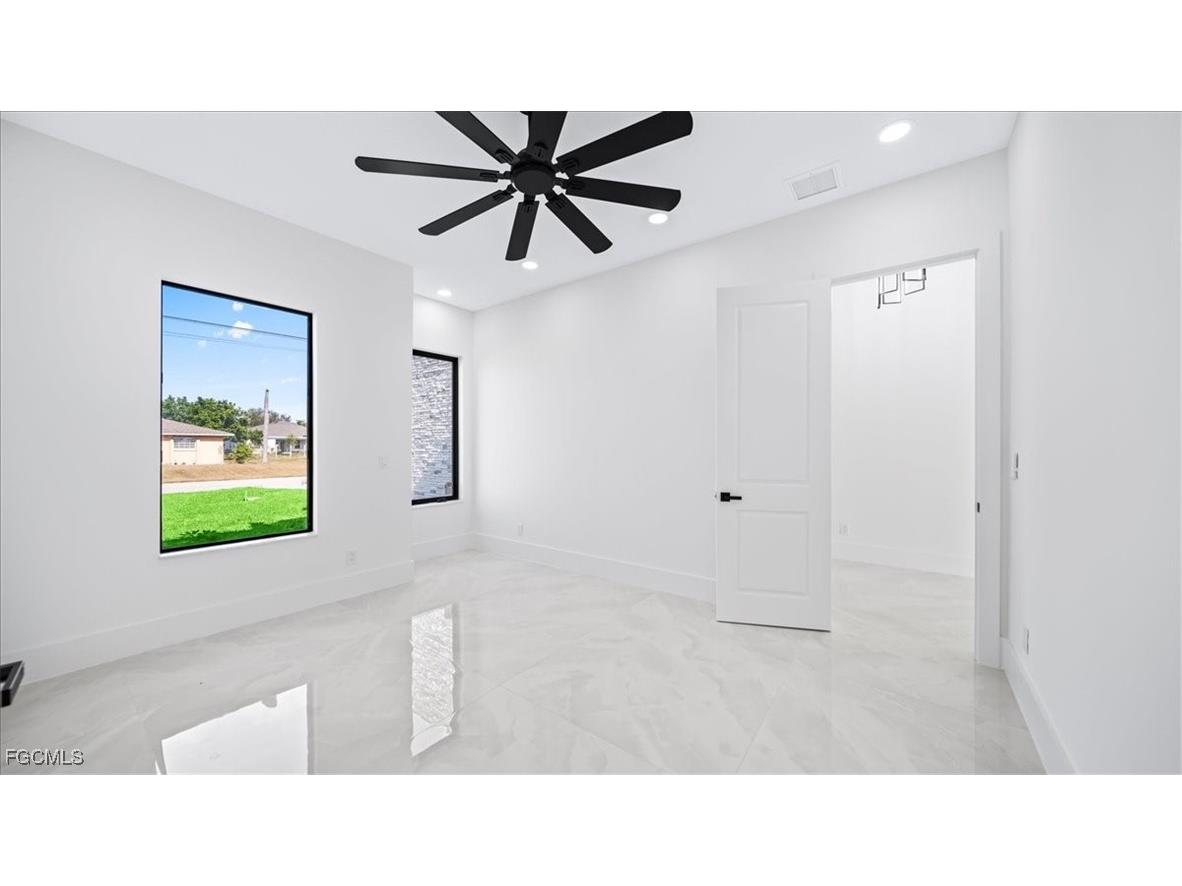 526 SE 4th Street Cape Coral FL 33990 2025020228 image28