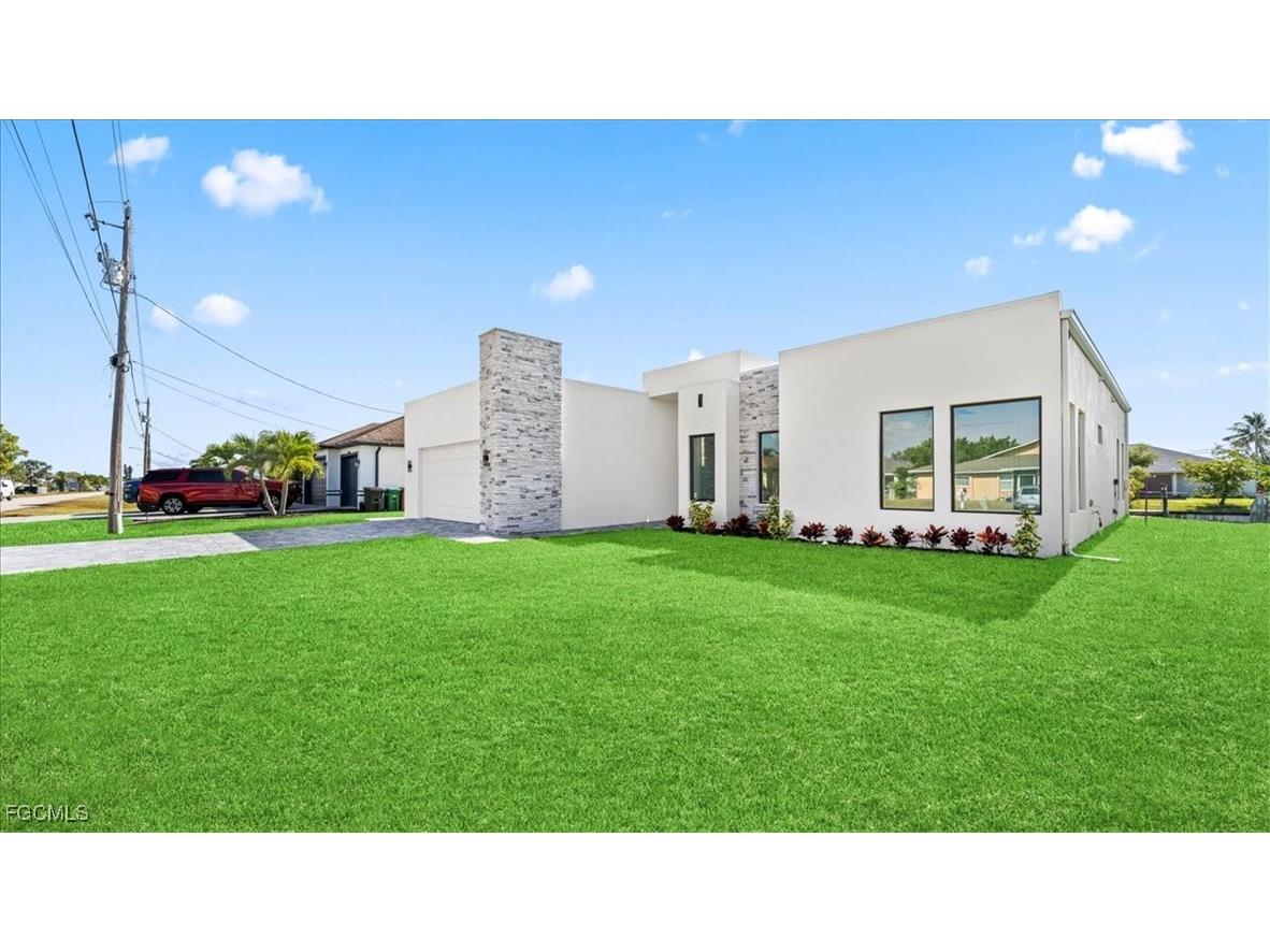 526 SE 4th Street Cape Coral FL 33990 2025020228 image3