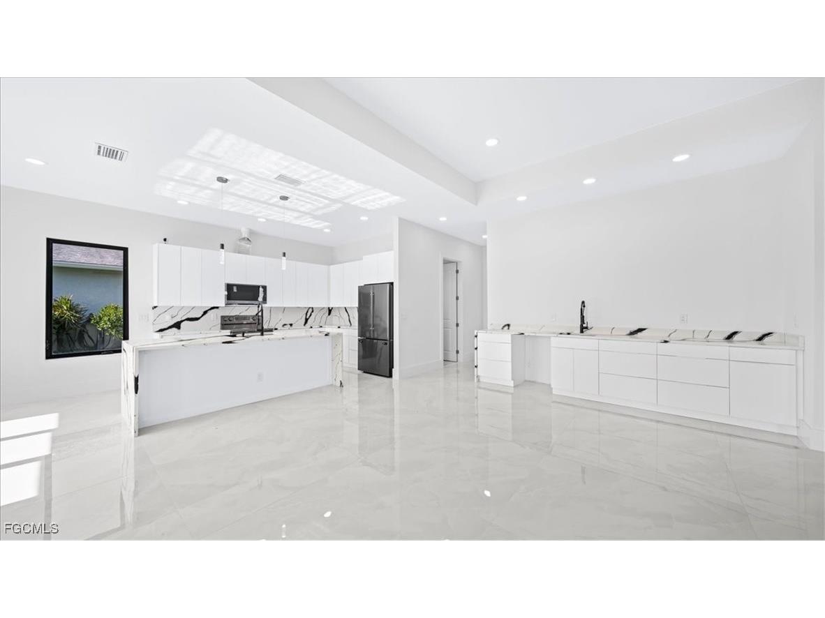 526 SE 4th Street Cape Coral FL 33990 2025020228 image30