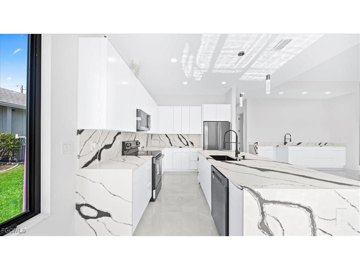 526 SE 4th Street Cape Coral FL 33990 2025020228 image33