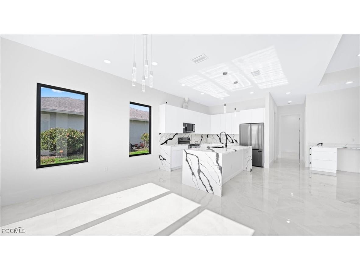 526 SE 4th Street Cape Coral FL 33990 2025020228 image36