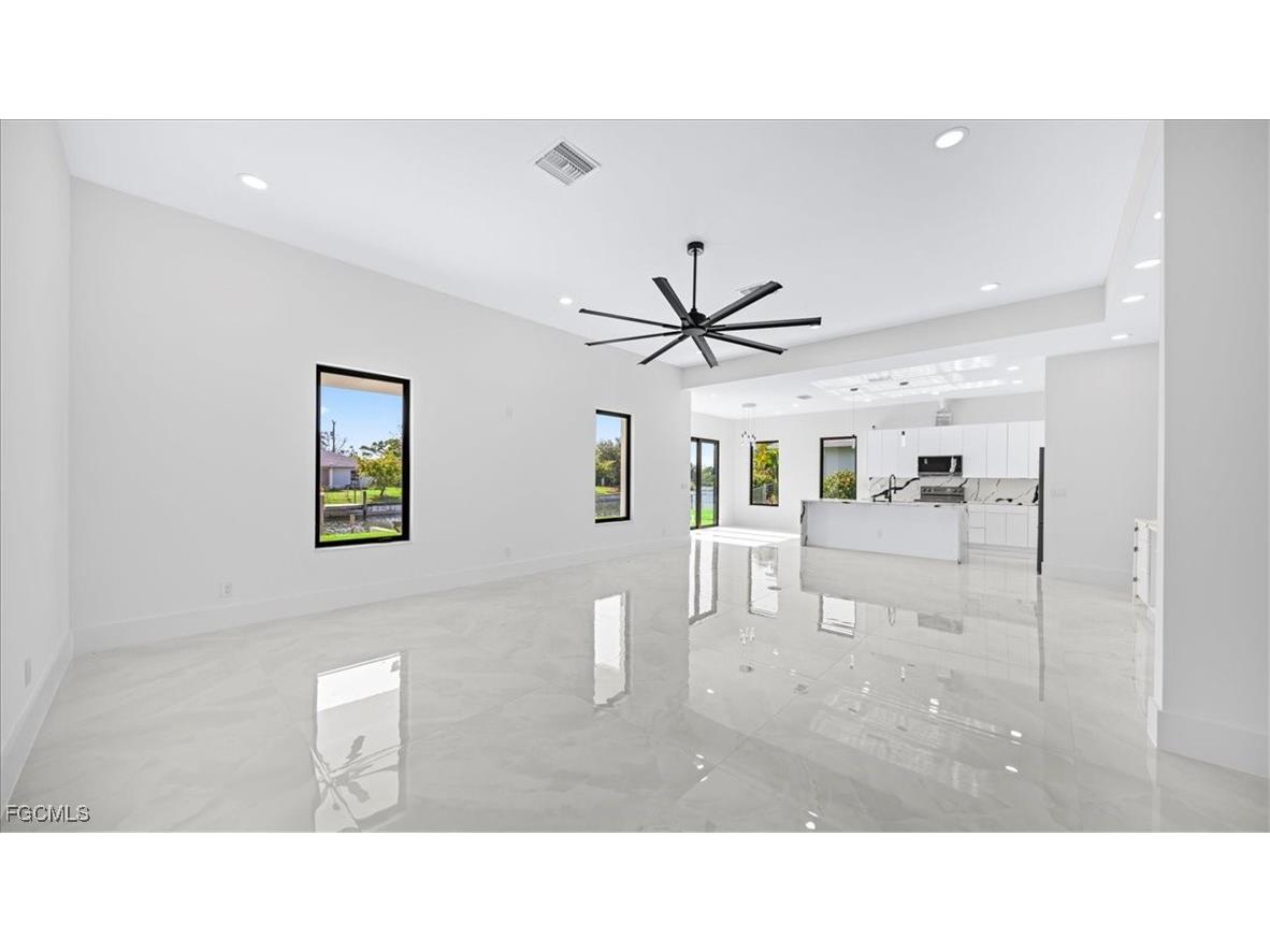 526 SE 4th Street Cape Coral FL 33990 2025020228 image38