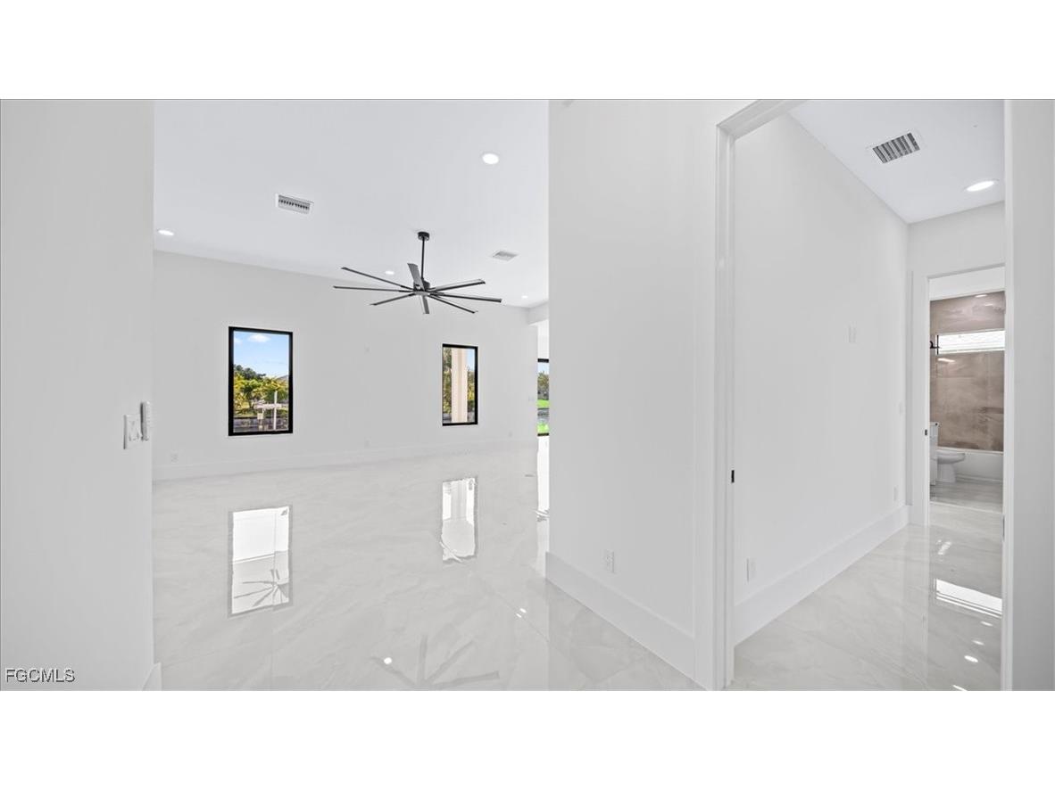 526 SE 4th Street Cape Coral FL 33990 2025020228 image39