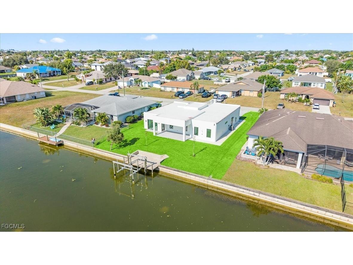 526 SE 4th Street Cape Coral FL 33990 2025020228 image44