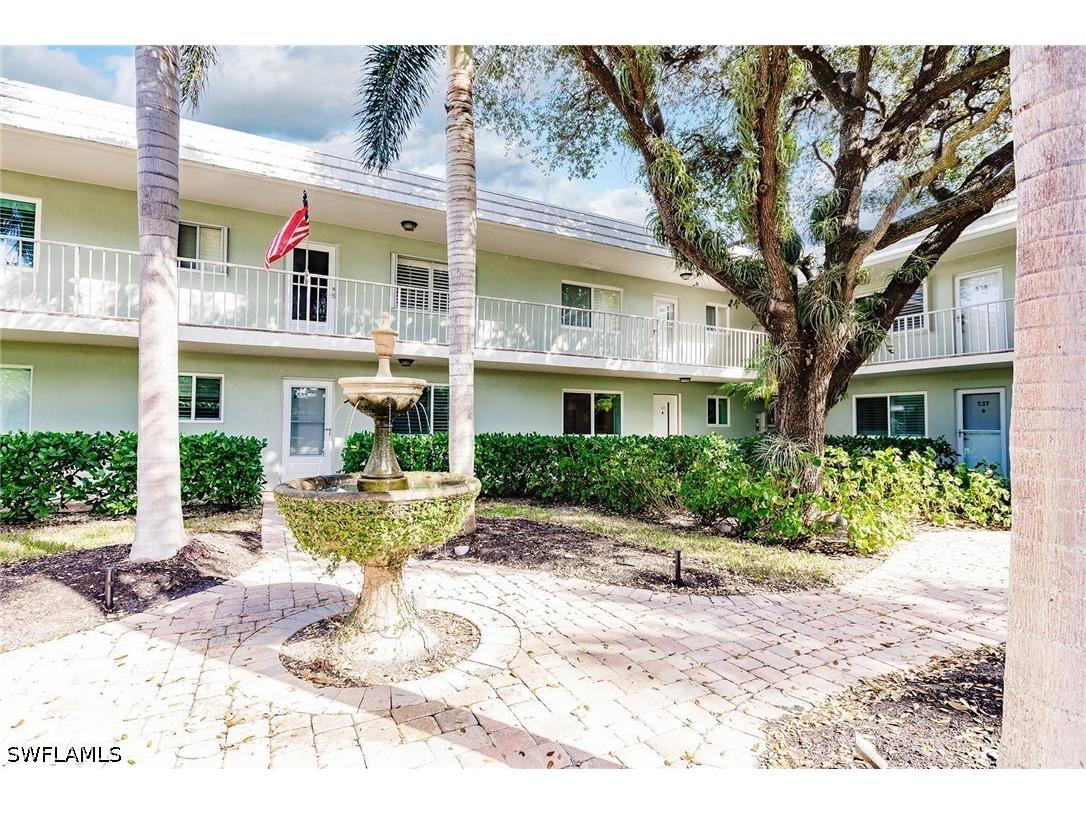 527 Broad Avenue S #527 Naples FL 34102 226023833 image1